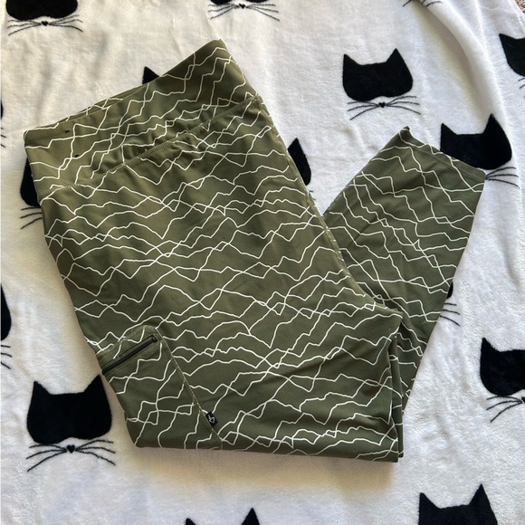 Torrid Happy Camper Performance Core Full Length Active Cargo Legging Size 6 - Picture 1 of 4